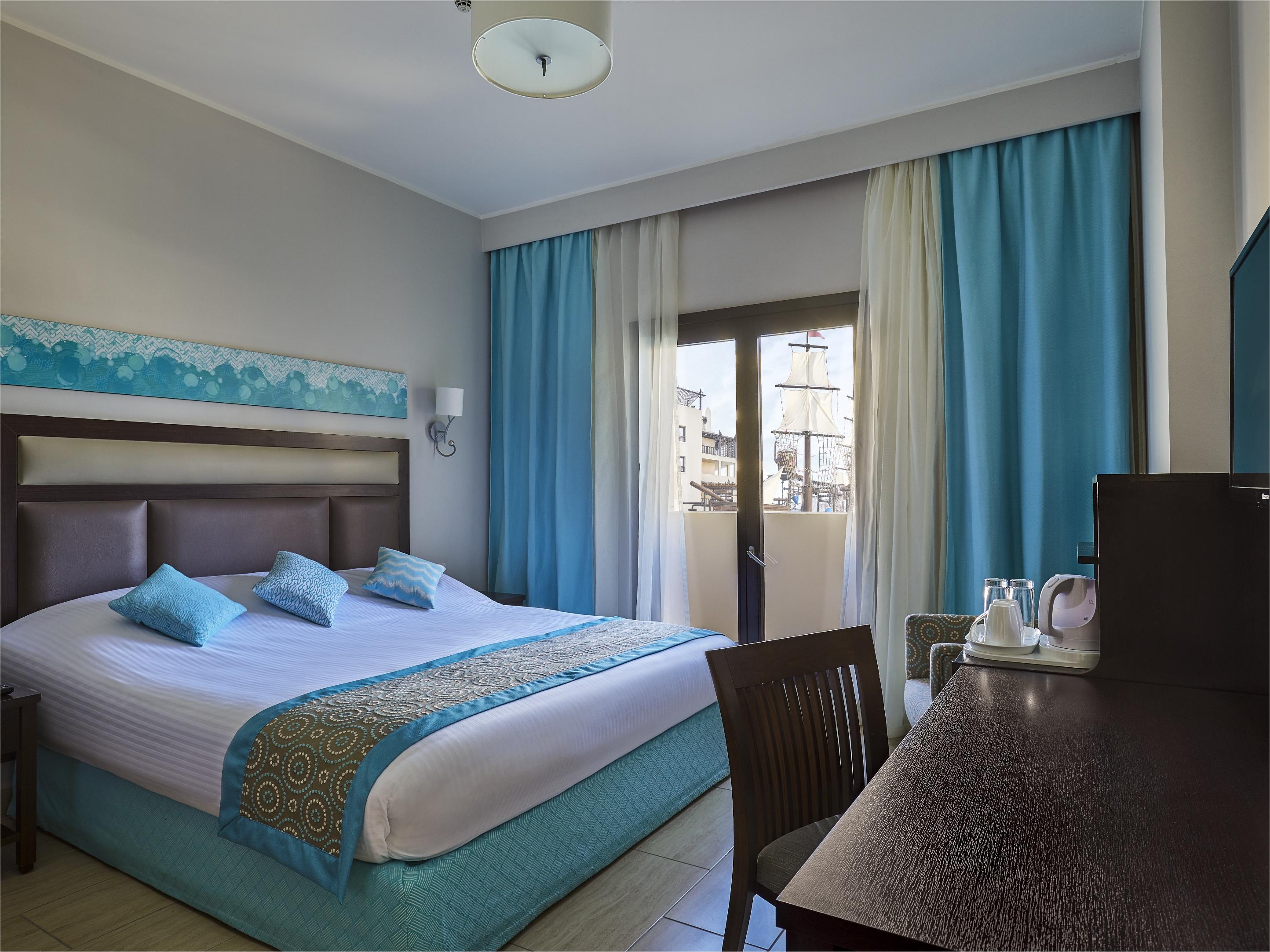 فندق شتيجنبرجر أكوا ماجيك الغردقة المظهر الخارجي الصورة A bedroom in a hotel