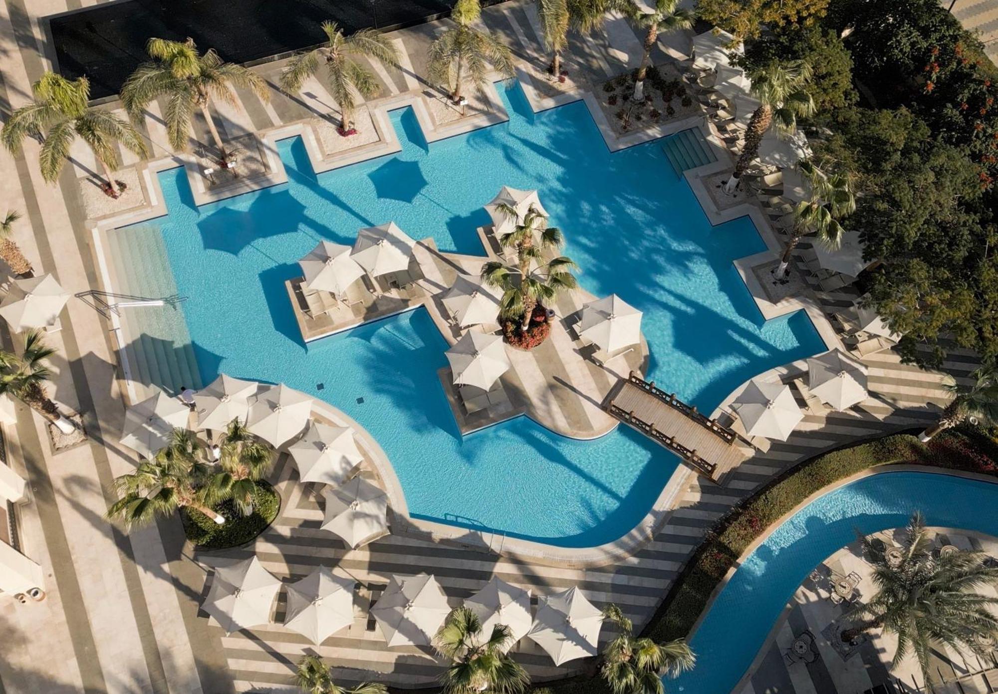 فندق شتيجنبرجر أكوا ماجيك الغردقة المظهر الخارجي الصورة Aerial view of the pool at the Atlantis Paradise Island